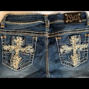 Cello Dark wash with beautiful embellishments on the back pockets.